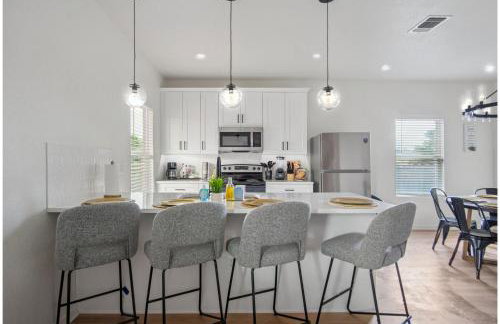 Your Inner-City Sanctuary: 3BR2BA Near Riverwalk - Foto 10