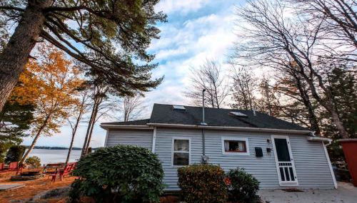 Back of the Moon Lakefront Camp family watersports fire pit 1 dog beach sleeps 8 - Foto 4