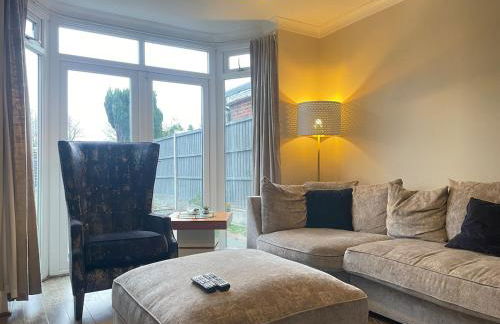 Spacious 4BR near Nec,Bhx, M6-M42 with Parking - Foto 1