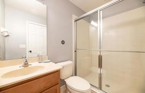 Family Retreat 6BR Villa with Private Pool, Spa & Theater near Disney - Foto 36