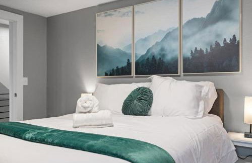 Upscale 2 Story Apartment with 8 beds and Free Parking, walkable to S Highland ave - Foto 7