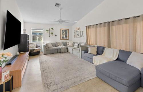 Plantation Pool Home with Hot Tub Sleeps 10 - Foto 6