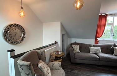 Cannons Loft Central Buxton, Duplex loft 3 bedroom Set over 3 floors stairs no lift sleeps 5 - Photo 21