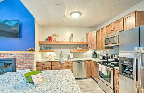 Ski-InandSki-Out Tenney Mountain Condo with Fireplace! - Foto 9