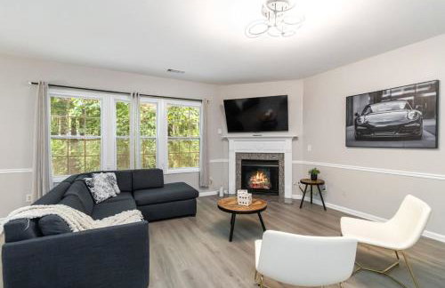 5-Bed Gem Close to Duluth Fun Sleeps 16 - Foto 2