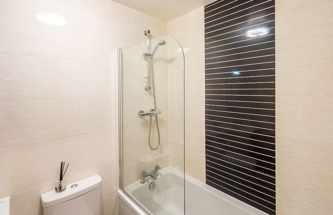 Stunning Shore Apartment with Balcony - Foto 23