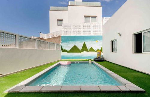 Big Villa Tauro with Private Heated Saltwater Pool & Jacuzzi & BBQ & Game Room & Arcade Games - Foto 13