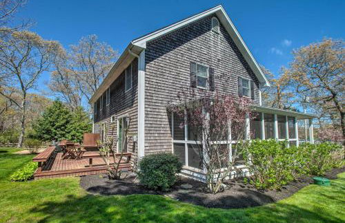 Traditional Marthas Vineyard Home with Porch and Yard - Foto 31
