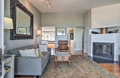 Lakefront Family Retreat with Grill Steps to Beach! - Foto 7