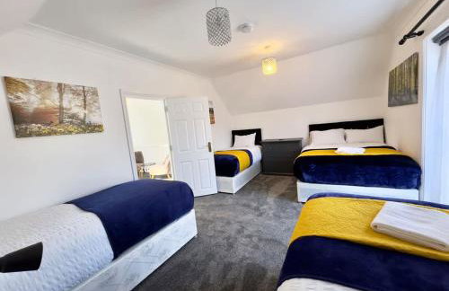 Spacious 3-Bed Home with Garden, Private Parking, Smart Tv's, Fast Wi-Fi - Foto 5