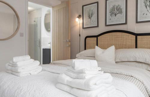 Luxurious renovated cottage with log burner - Photo 15