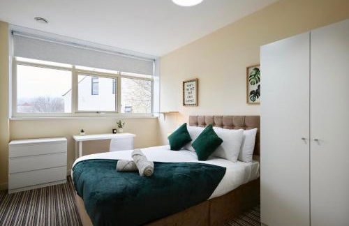 Modern 3-Bedroom Apartment in Central Huddersfield with Free Parking - Foto 9