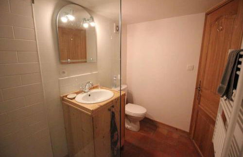 Atmospheric, original stone chalet in Meribel - Photo 11