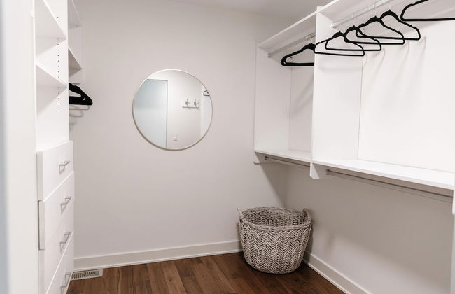 Private Luxury Oasis w Pool HT Parking - Photo 44