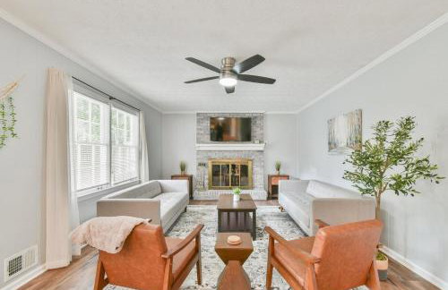 Cozy Home with Arcade, Ping Pong & Fenced Backyard - Foto 1