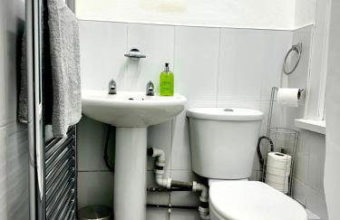 Serviced 4 bed 2 bath Manor Park House - Foto 15