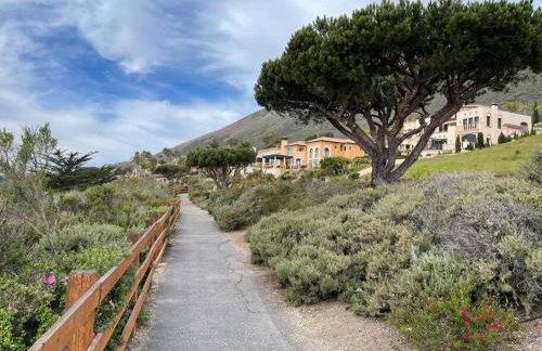 Hillside view with hot tub! - Foto 47