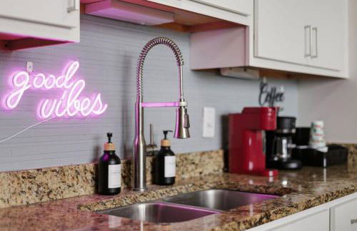 New Downtown Indy 3BR Retreat Sleeps 10 - Arcade - Foto 37