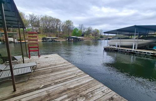 Boat Dock! Lakefront Group Getaway in Eldon - Photo 38