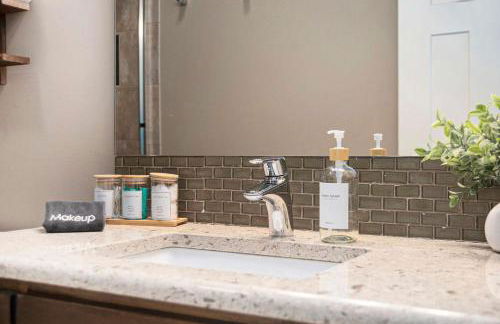 Luxury Stay with Golf Simulator and 3 King Bedrooms - Foto 33