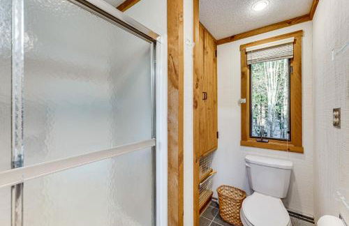 Resort-Style Community! Quechee Chalet with Deck - Foto 27