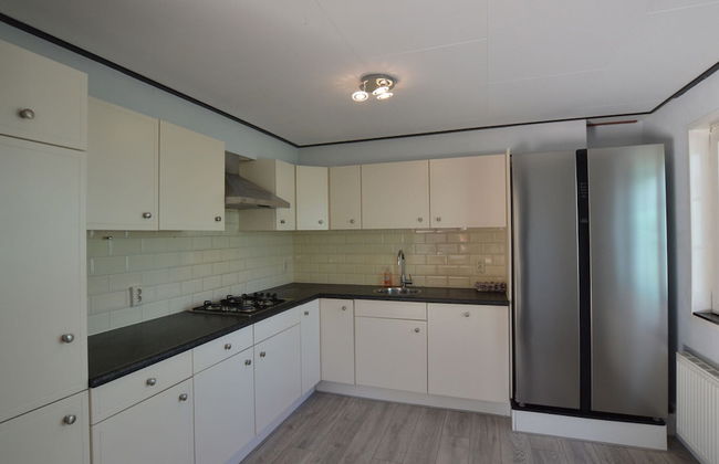 Lovely Holiday Home in Kaatsheuvel With Bubble Bath - Photo 17