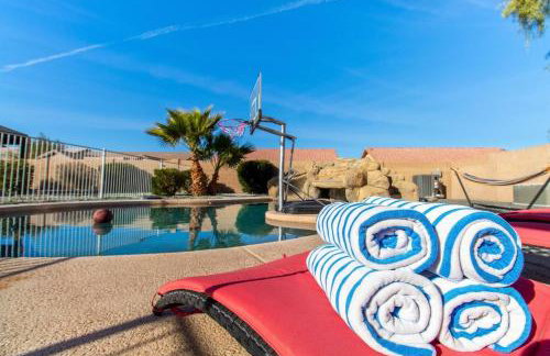 Heated Pool • Mini Golf • Huge Backyard • King Bed - Foto 5