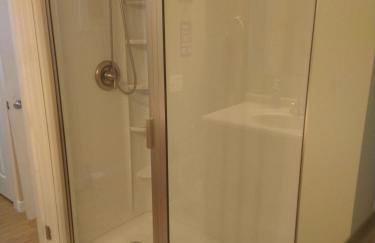 4 Seasons 4 bedroom lake level home - Foto 17