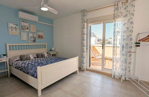 Apartamento Las Palmeras - Con Terraza, barbacoa, aire acondicionado y a 250m de la playa! - Foto 13
