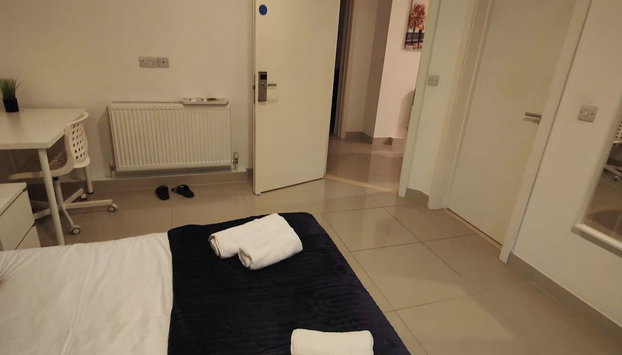 Luxurious 3 bed Ensuites & kitchenettes Nr LGI Hospital & Uni - Free 5G WIFI & Netflix Short Stays - Contractors Free Parking - Foto 4, Zimmer