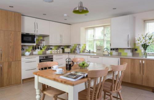 2 Bed House - Sleeps 4 - Fishing - Parking - Patio - Foto 3