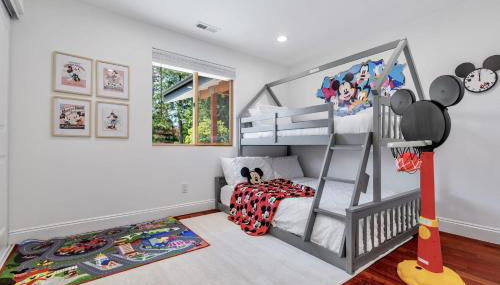 Modern Mountain View Getaway w Huge Outdoor Space - Foto 5