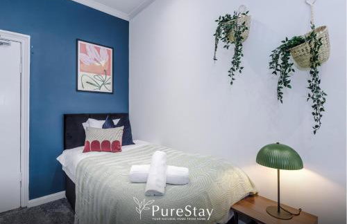 BIG House for Business Stays in Barnsley with 6-bedrooms & 8 Beds by PureStay - Foto 3