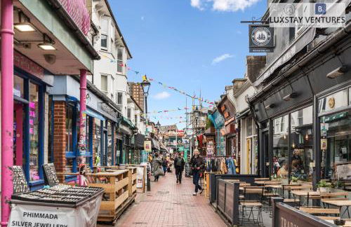 Spacious 3 Bedroom Brighton Home - South Downs - Stunning Sea Views - Garden - Pool Table - FREE Parking - Foto 45