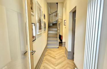 Newly Renovated Gem - Free Parking & Modern Comfort - Foto 9