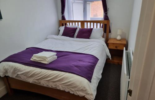 Entire 3 bedroom home with Parking in Welling, London, UK - Photo 28