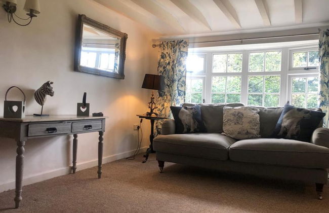 Charming Country Cottage in a Peaceful Location - Photo 15