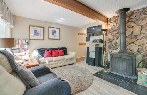 Indoor Pool Access Cabin in Lakes of the North! - Foto 1