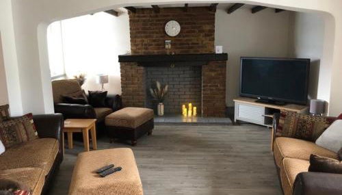 A Bright and Spacious Gem - Foto 2