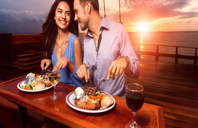Tour de 2 días: Isla Mujeres en catamarán y nado con delfines + Crucero Columbus con cena romántica - Foto 8