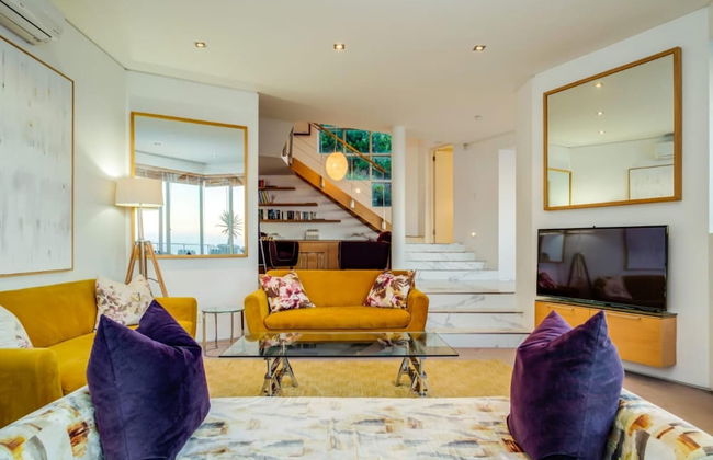 Immaculate Camps Bay Villa w Jacuzzi Views Pool Villa Grenache - Photo 10