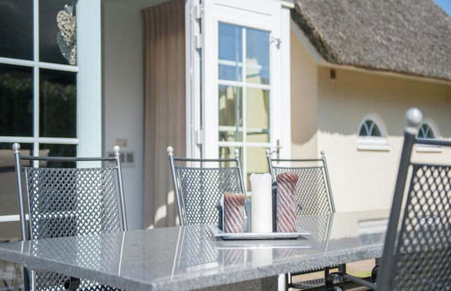 Restyled Thatched Villa Near the Sea in Cosy Domburg - Photo 11