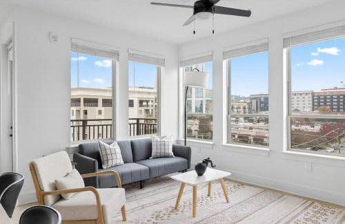 Upscale 2BR Near Regions Field n Park - Foto 11