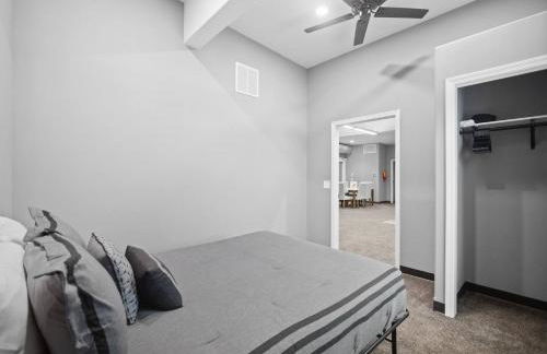 Modern Top Floor 2BR 1BA w Private Rooftop Patio South Hill Near Downtown - Foto 16