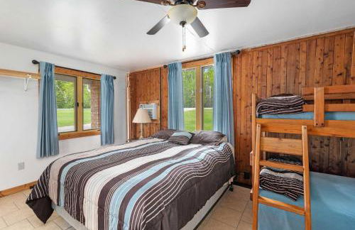 Lake Huron Escape Waterfront Firepit - Foto 6