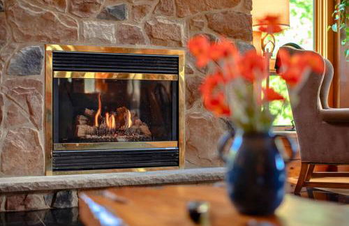 Rustic Ridge Log Cabin: Hot Tub, Games, Views! - Foto 3