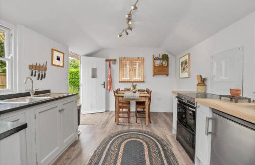 The Red Shed Entire home for 2 Private garden and parking 2 miles from Bury St Edmunds - Foto 9