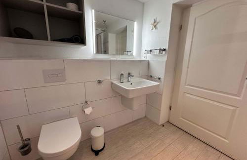 Sky & Sand Homes Storchennest I Cozy Wohnung fuer 4 Gäste mit Terrasse und Parkgarten im Reetdachanwesen in SPO - Photo 17