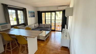 Apartamento en la Escala con piscina y parking - Photo 4