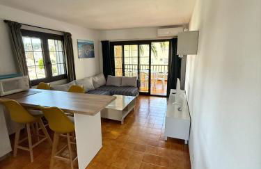 Apartamento en la Escala con piscina y parking - Photo 4